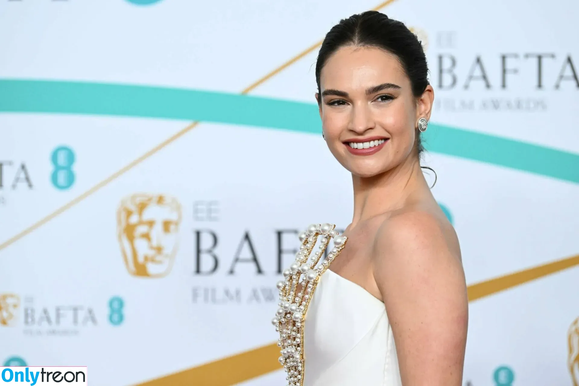 Lily James nude photo #0268 (lillyjames / lilyjamesofficial)