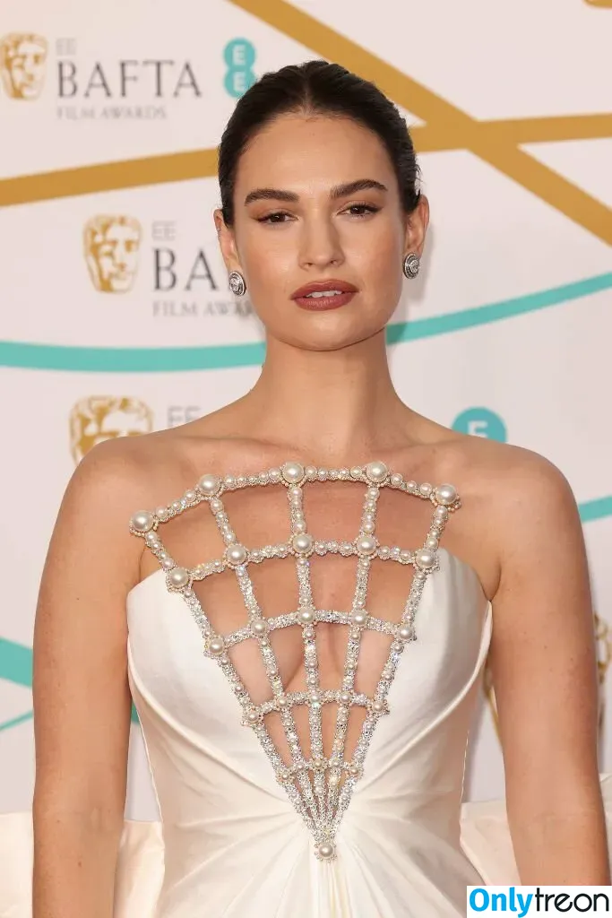 Lily James nude photo #0277 (lillyjames / lilyjamesofficial)