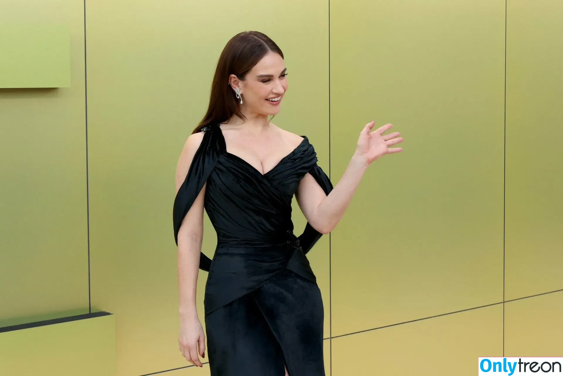 Lily James nude photo #0325 (lillyjames / lilyjamesofficial)