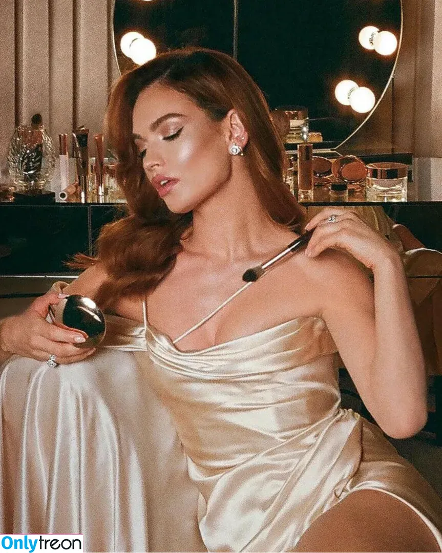 Lily James nude photo #0362 (lillyjames / lilyjamesofficial)