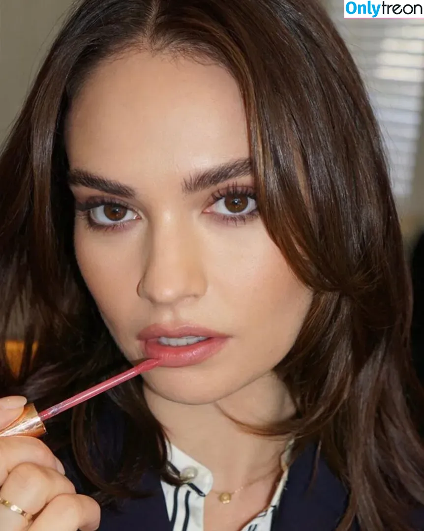 Lily James nude photo #0403 (lillyjames / lilyjamesofficial)