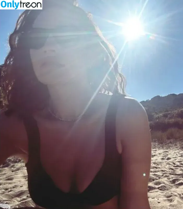 Lily James nude photo #0405 (lillyjames / lilyjamesofficial)