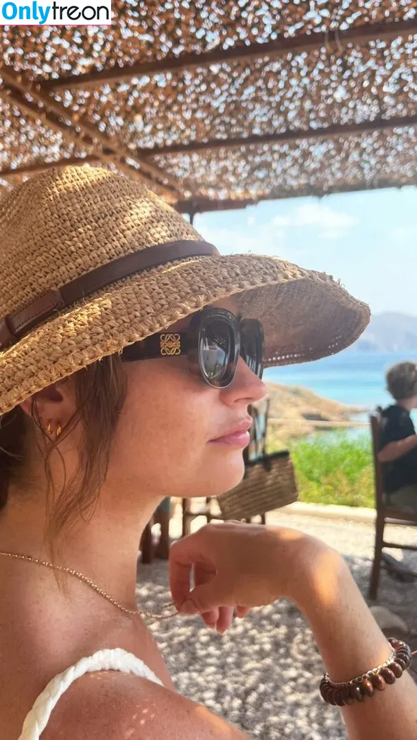Lily James nude photo #0419 (lillyjames / lilyjamesofficial)