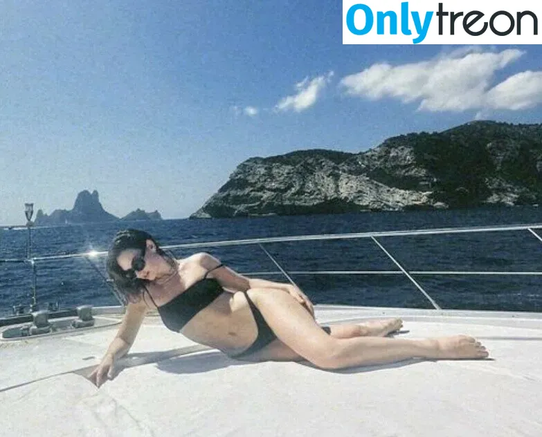 Lily James nude photo #0431 (lillyjames / lilyjamesofficial)