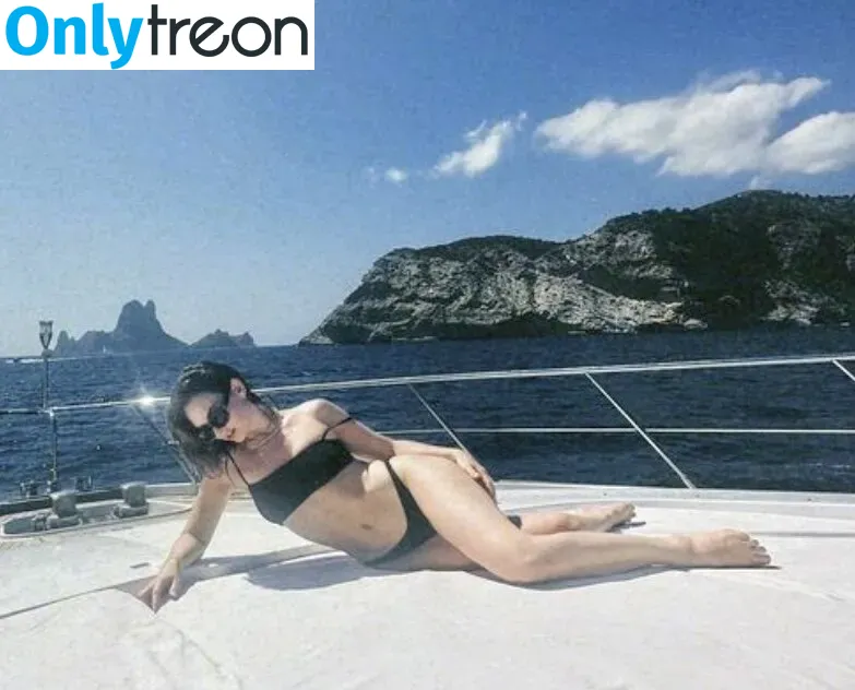 Lily James nude photo #0436 (lillyjames / lilyjamesofficial)