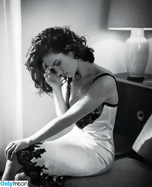 Lily James / lillyjames / lilyjamesofficial nude photo #1359