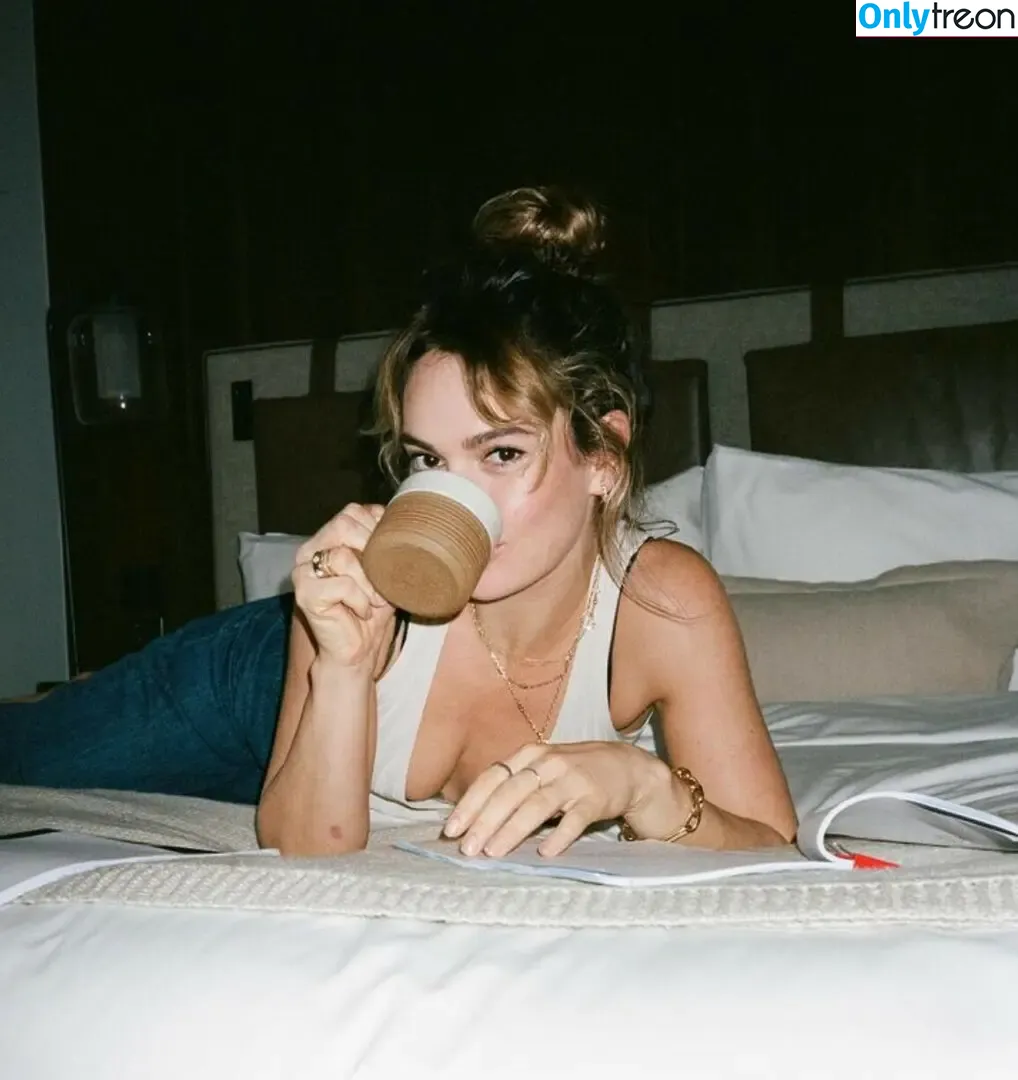 Lily James nude photo #1070 (lillyjames / lilyjamesofficial)
