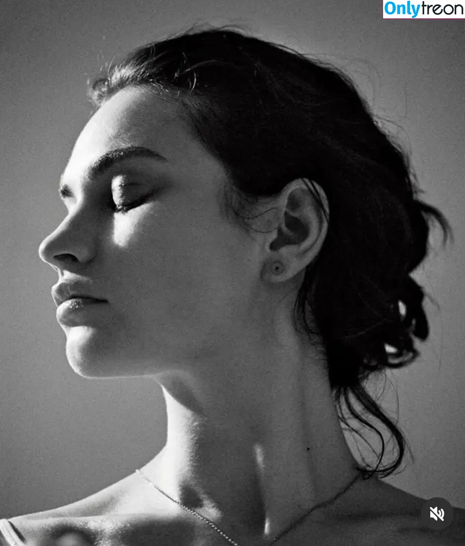 Lily James nude photo #1358 (lillyjames / lilyjamesofficial)