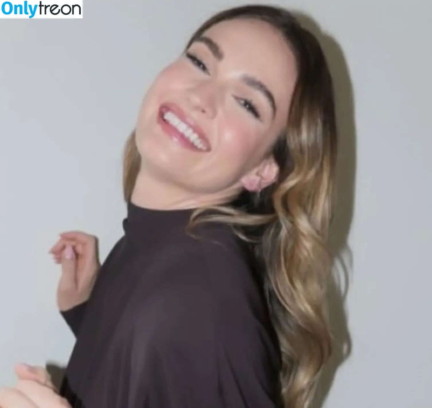 Lily James nude photo #1414 (lillyjames / lilyjamesofficial)