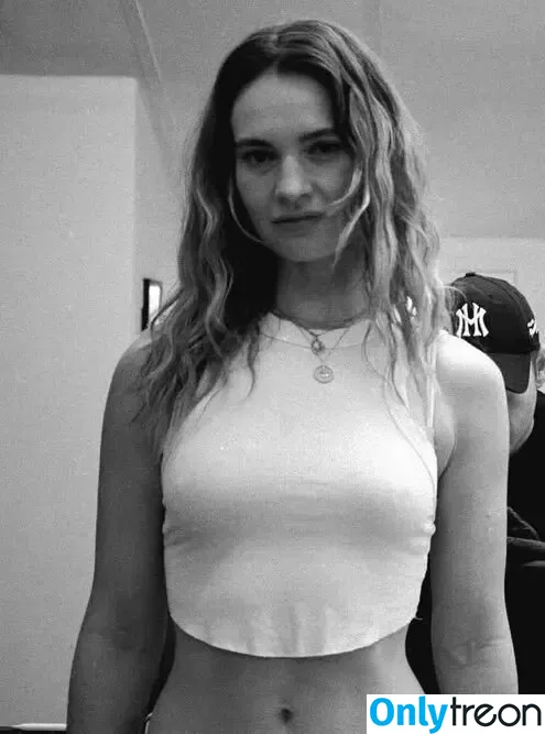 Lily James nude photo #1470 (lillyjames / lilyjamesofficial)