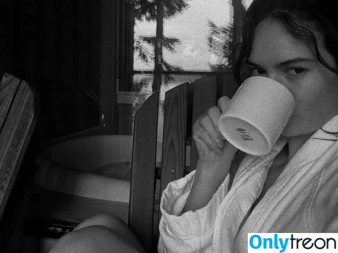 Lily James nude photo #1476 (lillyjames / lilyjamesofficial)