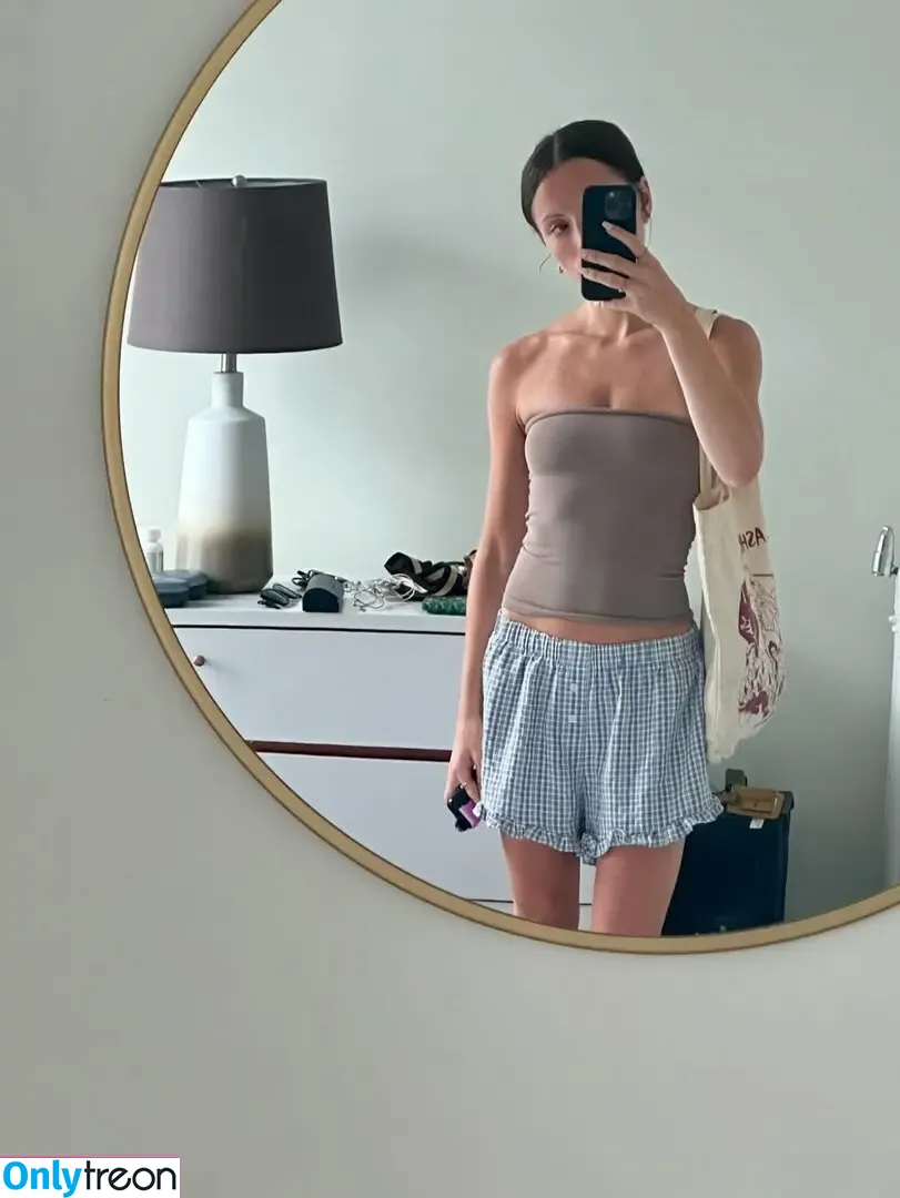 Lily Mo Sheen nude photo #0043 (lily_sheen)