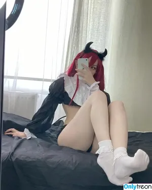 lilyacorncr / 319228065 / uncorncerned nude photo #0002