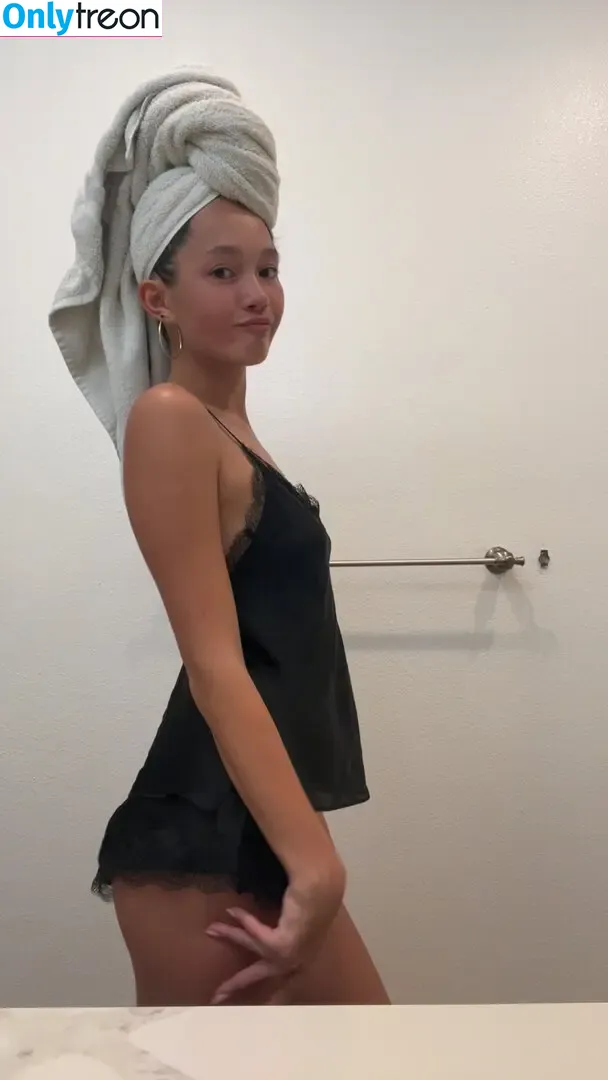Lilychee nude photo #0235 (Lilychee)