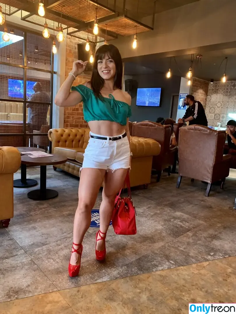Lilyfiore nude photo #0012 (Lilyfiore)