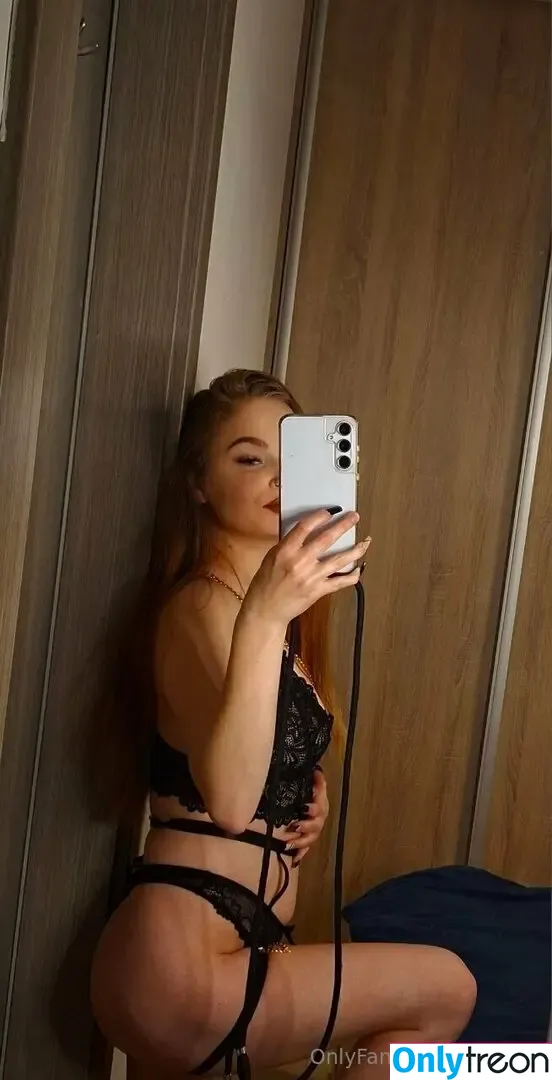 lilyss6 nude photo #0001 (lilysaylor06)