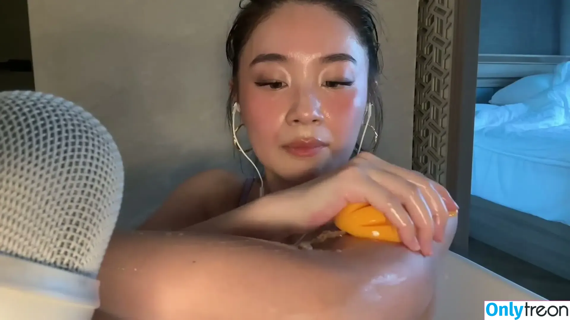 Lin ASMR nude photo #0083 (linlinasmr)
