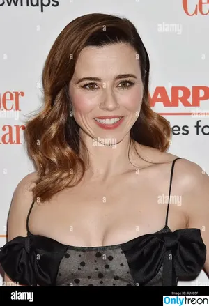 Linda Cardellini / lindacardellini nude photo #0064