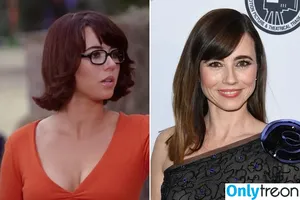 Linda Cardellini / lindacardellini nude photo #0074