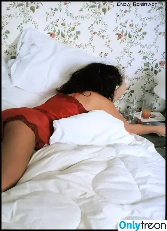 Linda Ronstadt nude photo #0001 (lindaronstadtmusic)