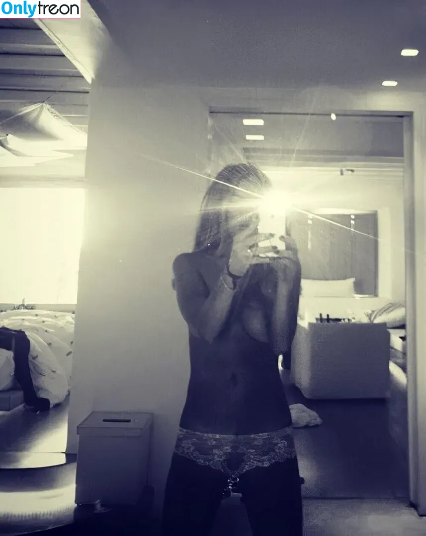 Lindsay Lohan nude photo #0051 (lindsaylohan / lindsaylohan201)
