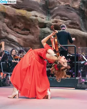 Lindsey Stirling / lindseystirling nude photo #0367