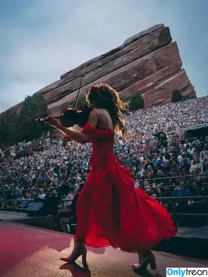 Lindsey Stirling / lindseystirling nude photo #0370
