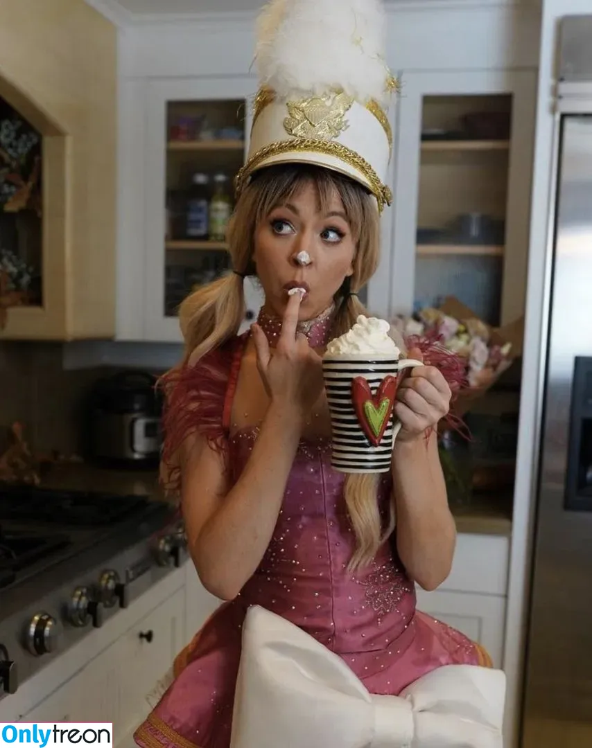 Lindsey Stirling nude photo #0002 (lindseystirling)