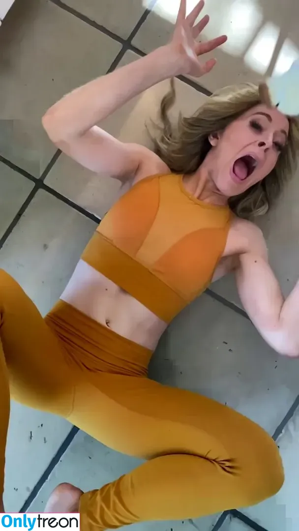 Lindsey Stirling nude photo #0008 (lindseystirling)
