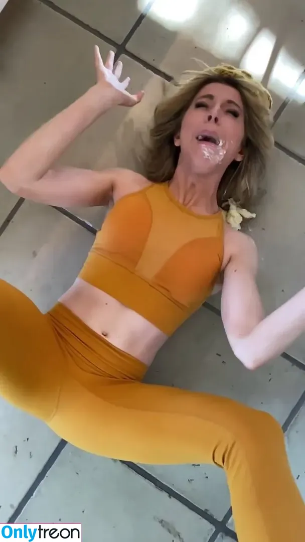 Lindsey Stirling nude photo #0009 (lindseystirling)