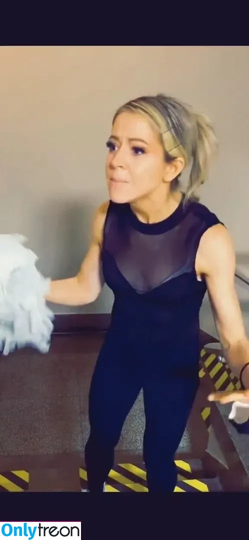 Lindsey Stirling nude photo #0021 (lindseystirling)
