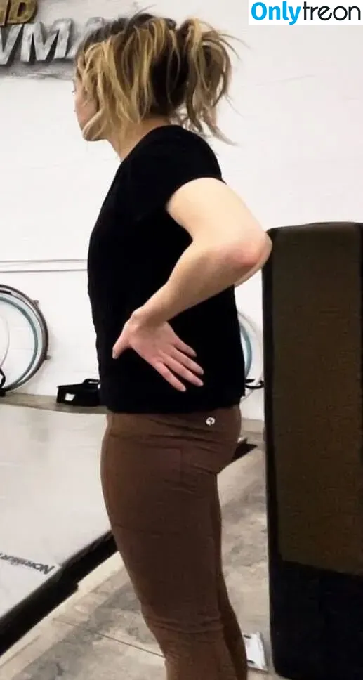 Lindsey Stirling nude photo #0022 (lindseystirling)