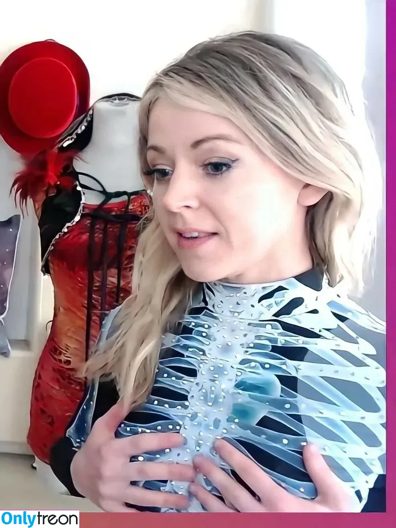 Lindsey Stirling nude photo #0052 (lindseystirling)
