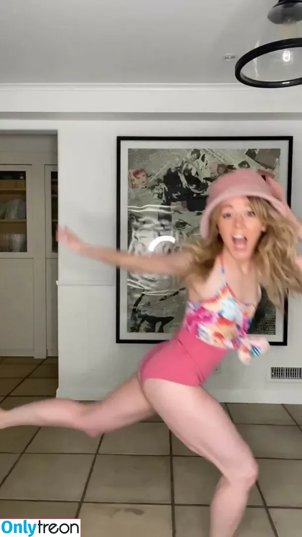 Lindsey Stirling nude photo #0062 (lindseystirling)