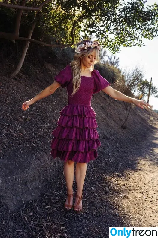 Lindsey Stirling nude photo #0071 (lindseystirling)
