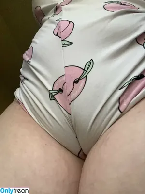 Lindsy_luu / Luuluubabyxo Lindsysucksdick / lindseyluuart / lindsy.luu nude photo #0006