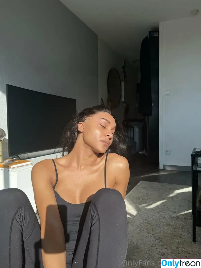 lirabae nude photo #0001 (8.8lira)