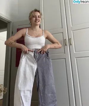 Lisa Übelsbacher / lisaueb nude photo #0011
