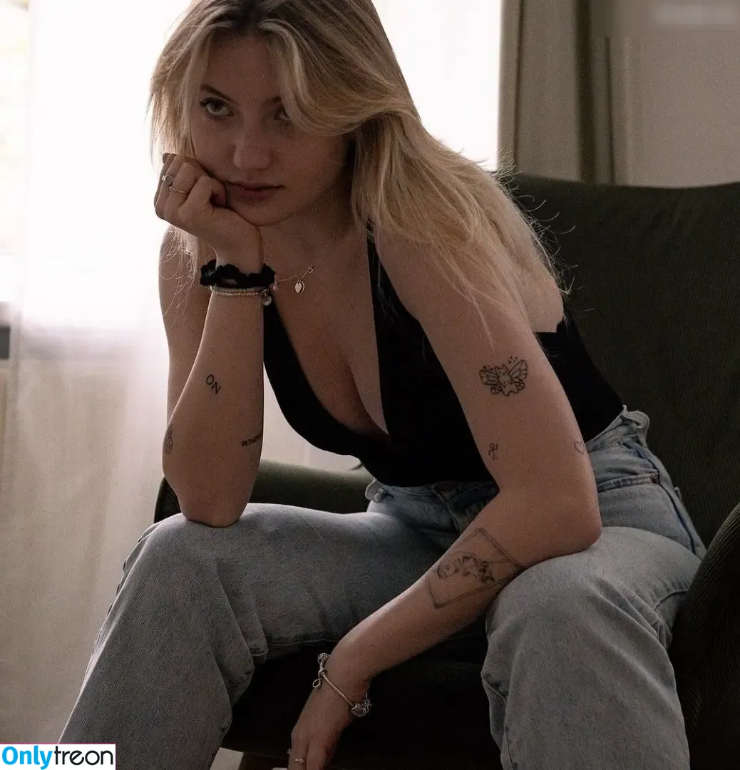 Lisa Übelsbacher nude photo #0004 (lisaueb)