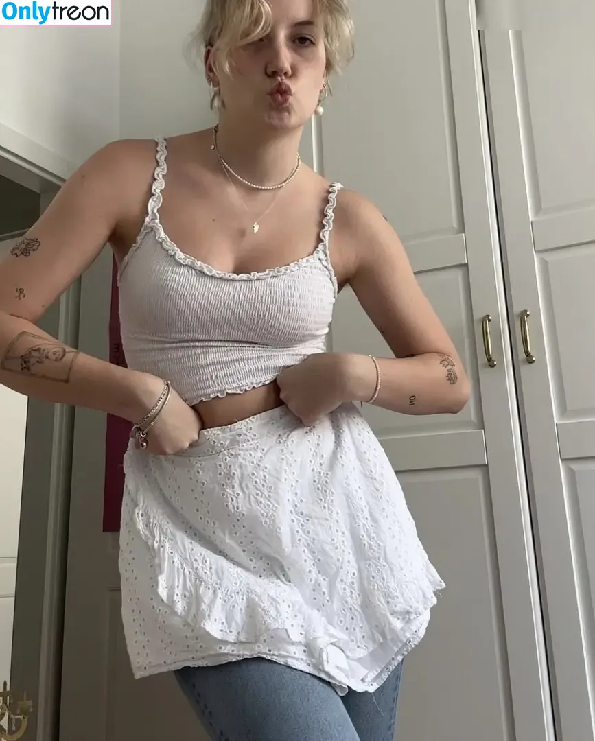Lisa Übelsbacher nude photo #0008 (lisaueb)