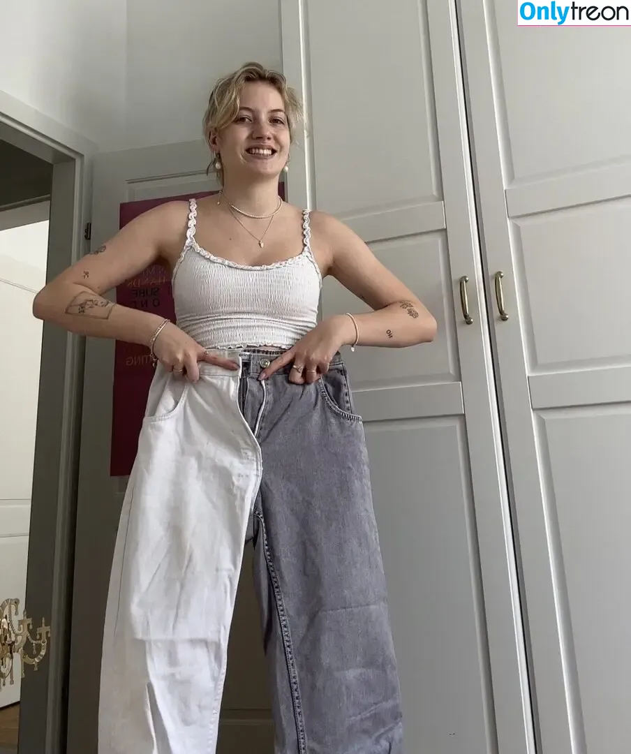 Lisa Übelsbacher nude photo #0011 (lisaueb)