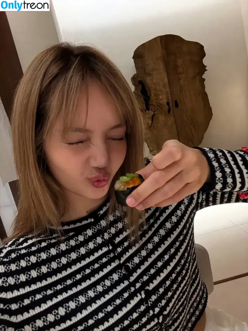 Lisa Blackpink nude photo #2444 (Lisa Blackpink)