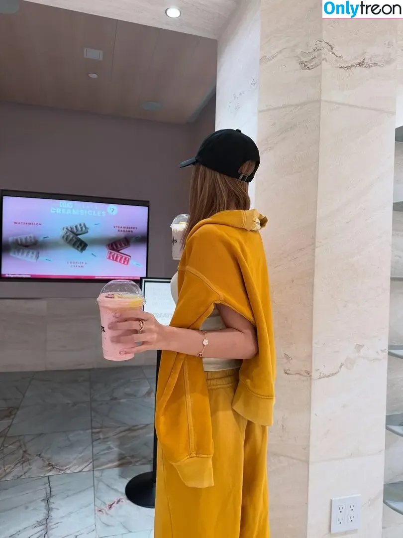 Lisa Blackpink nude photo #2453 (Lisa Blackpink)