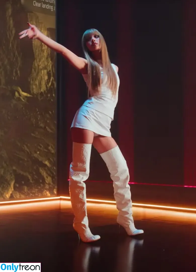 Lisa Blackpink nude photo #2465 (Lisa Blackpink)