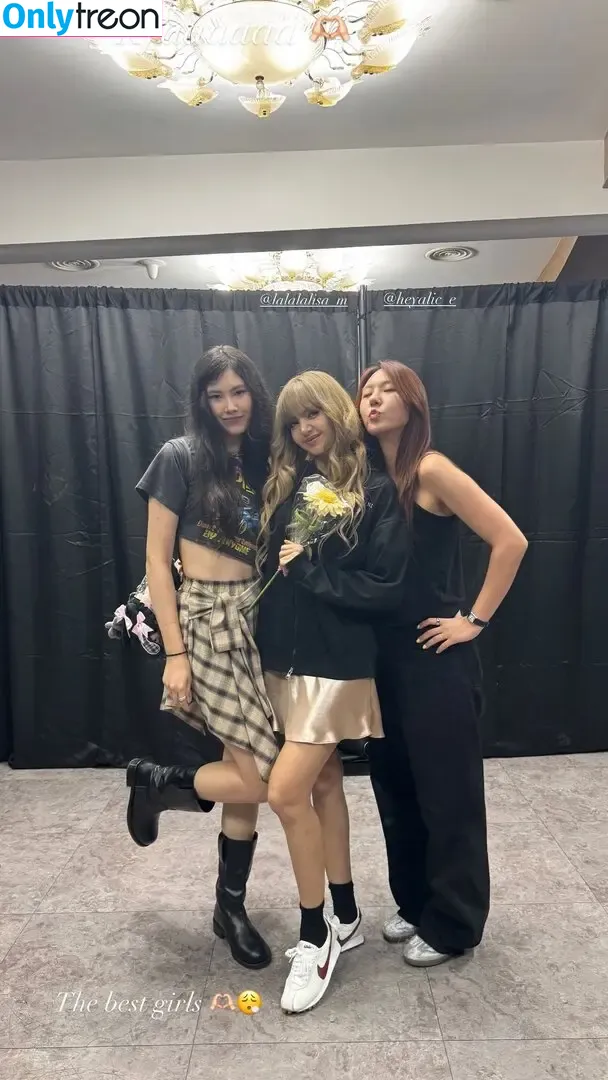 Lisa Blackpink nude photo #2476 (Lisa Blackpink)