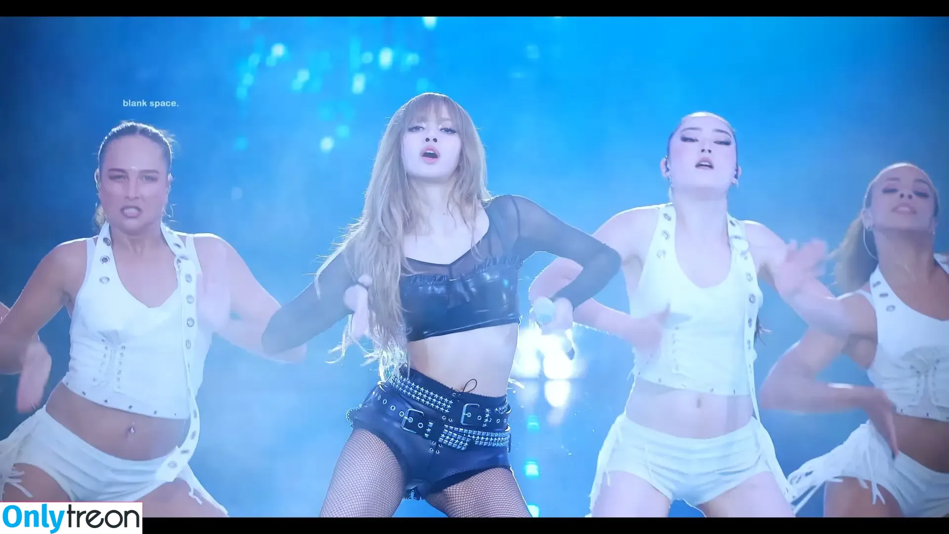 Lisa Blackpink nude photo #2491 (Lisa Blackpink)