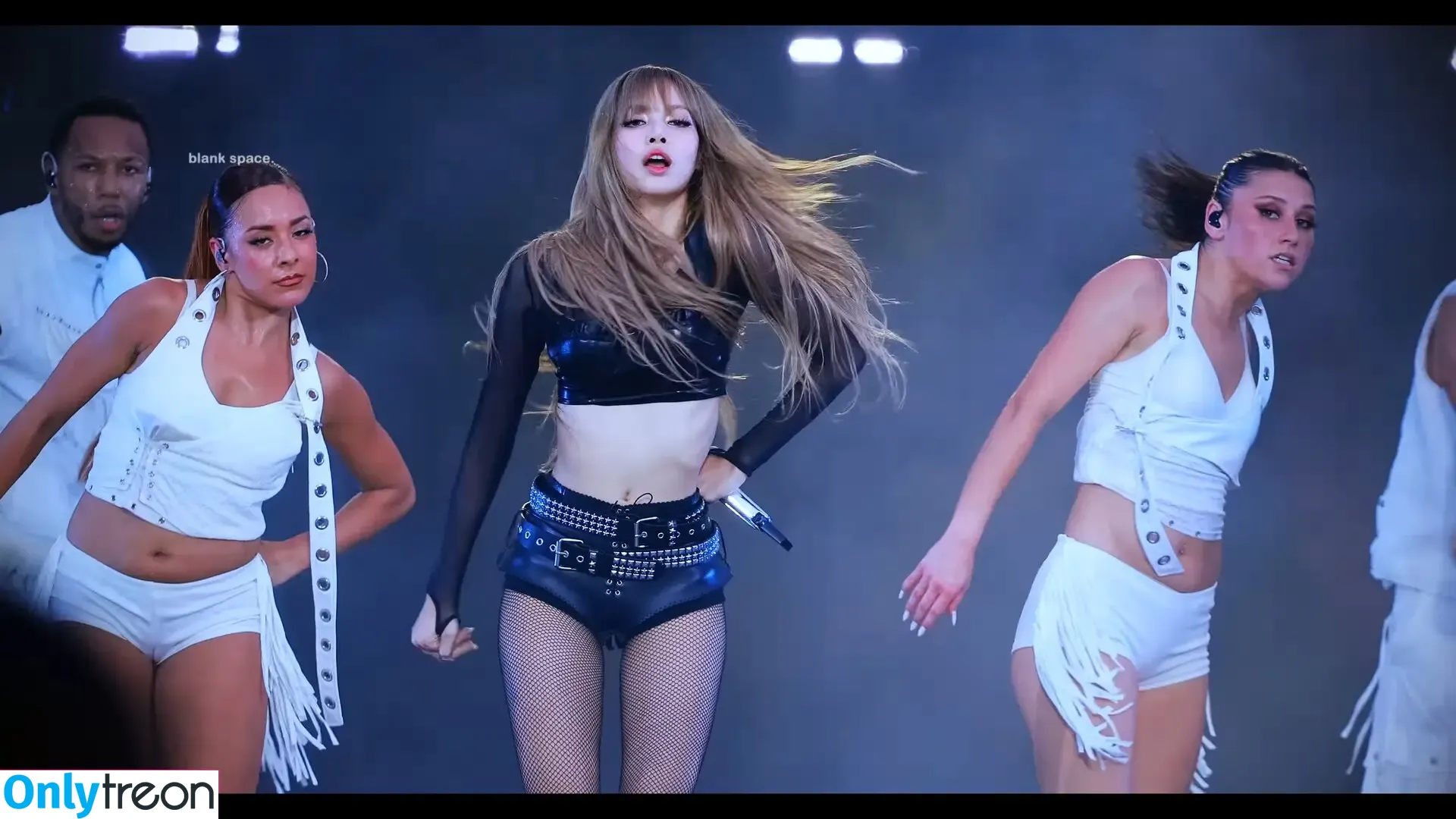 Lisa Blackpink nude photo #2500 (Lisa Blackpink)