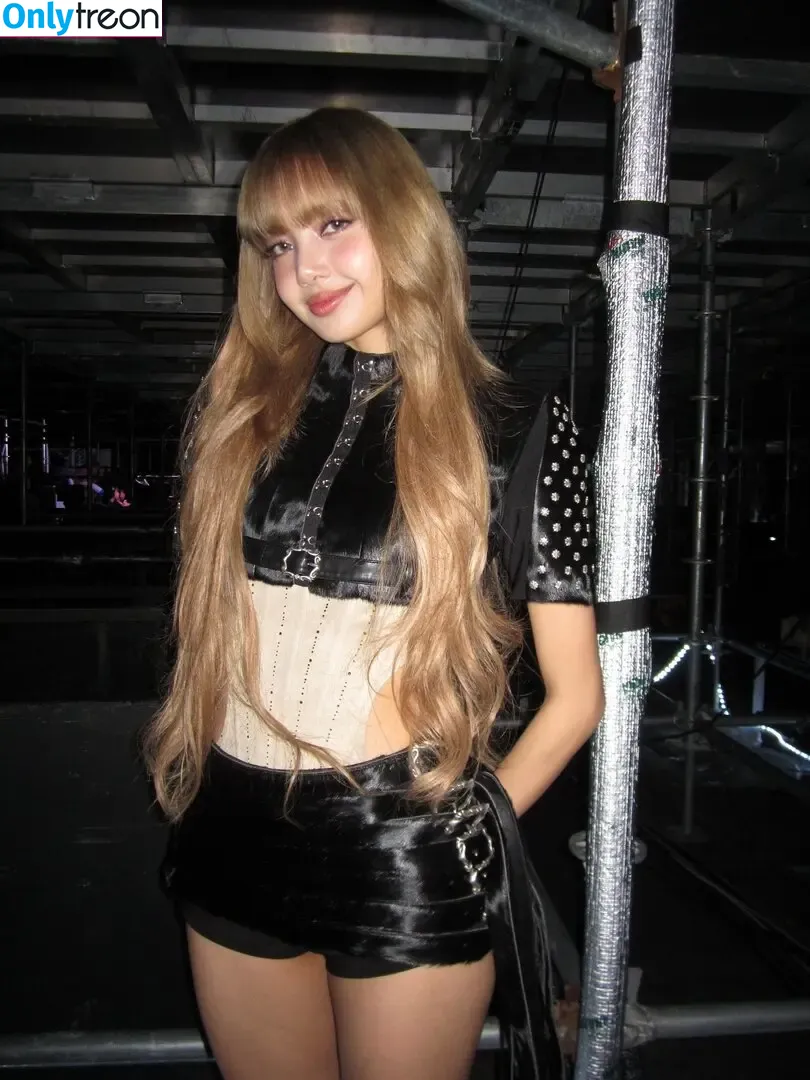 Lisa Blackpink nude photo #2529 (Lisa Blackpink)