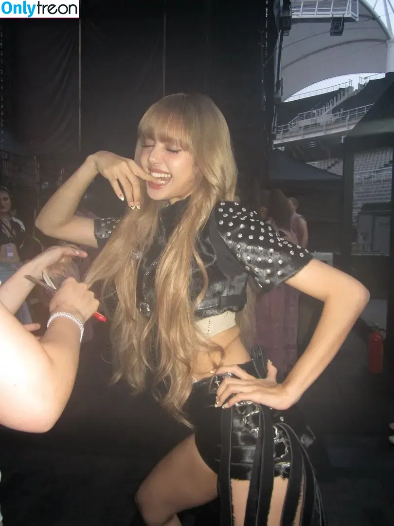 Lisa Blackpink nude photo #2531 (Lisa Blackpink)