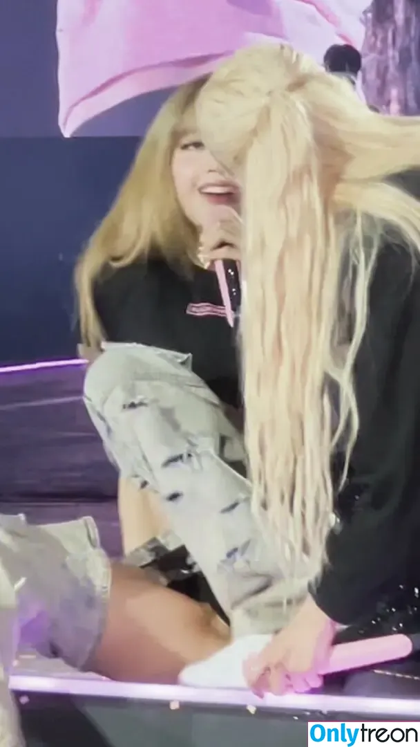 Lisa Blackpink nude photo #2532 (Lisa Blackpink)